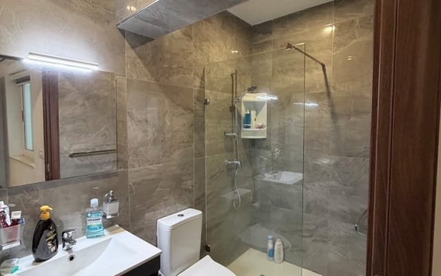 Wohnung in der Nähe von St. Julian's, mit eigenem Zimmer