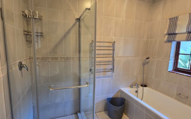 Tranquil Bryanston Garden Cottage - Céntrico y privado en...