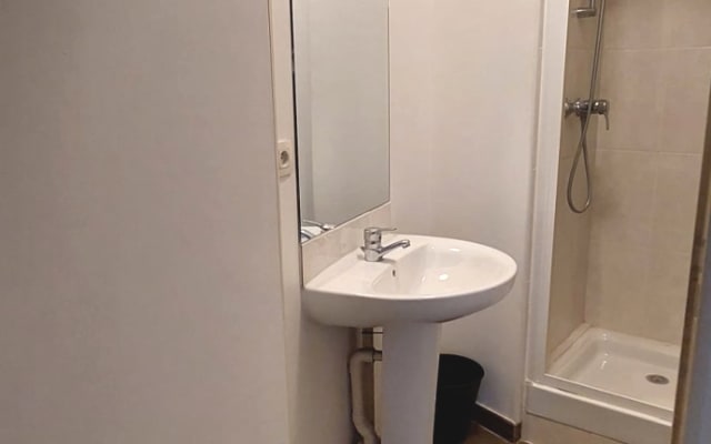 Room with private bathroom in a spacious apartment!