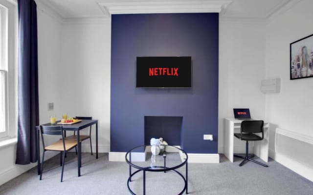 The Lookout Quayside Apartment ⢠Cheltenham Races