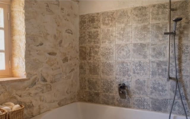 Golf d'Aix en Provence, bed and breakfast with naturist pool