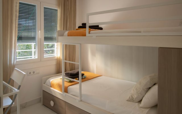 Isabel's listing on misterb&b - Second bedroom, with bunk-beds, 90 x 190 cm (35 x 75 in), air-conditioned (cooling and heating).