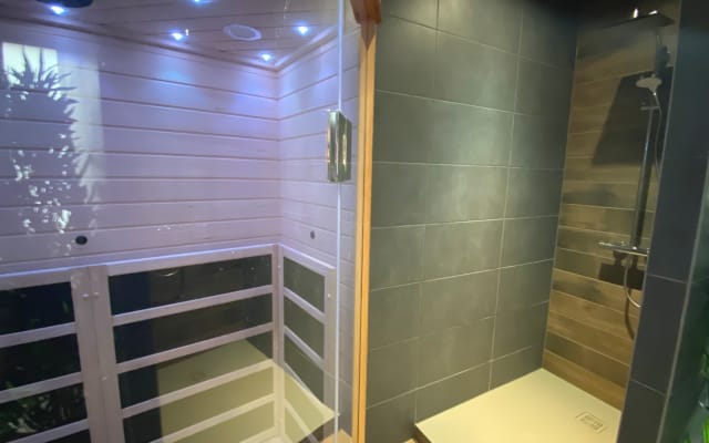 Privates Spa & Sauna - gemütliches Industrieduplex in der Nähe von...