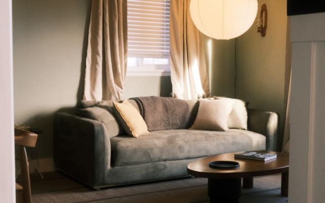 The Vinyl House-Olde Town-EV Charger-King Suite-Outdoor Dining-Bunk Bd