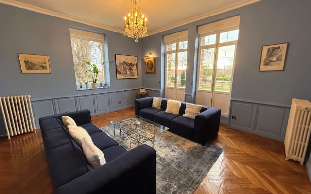 Château privé et piscine intérieure près de Chablis