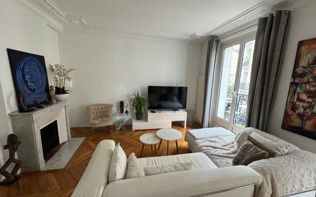 Apartment between the Buttes Chaumont and the Bassin de la Villette - copy...