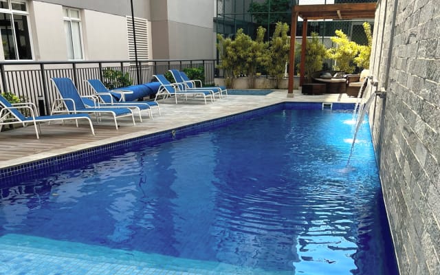 Camera privata di lusso con piscina e palestra a San Paolo