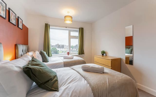 Amplio 3bed con aparcamiento gratuito cerca del aeropuerto NEC&BHX