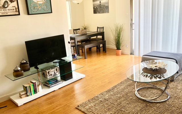 Sunny 1BR apartment in the Heart of West Hollywood with parking