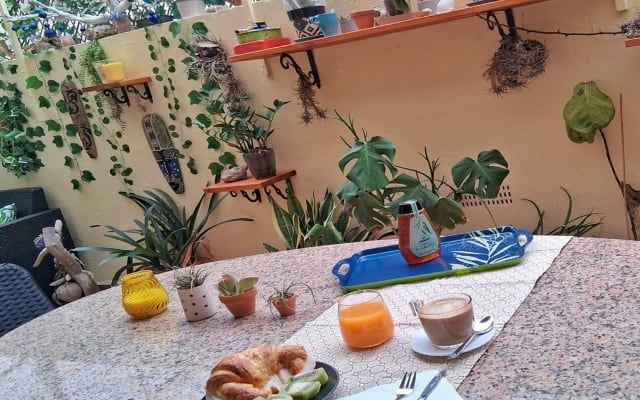 Annonce de Juan sur misterb&b - "Des matins lents au milieu de la nature... une façon parfaite de commencer la journée".
