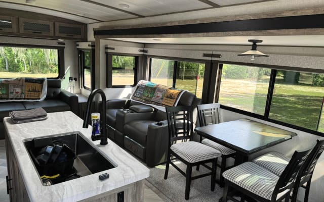 RV:1Bed/1Bath/Kit/Liv; Mini-Resort, Pool; 5 RV-Stellplätze; 21+