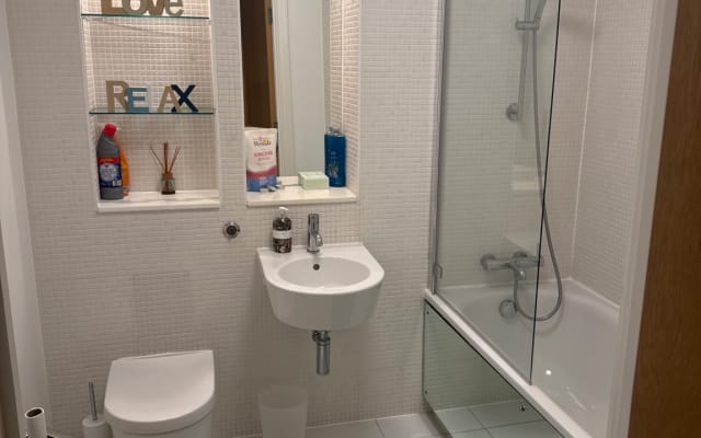 Arsenal room in an Apart. with private bathroom.