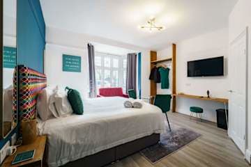 The Adelphi | Super King Studio w/ Free Parking