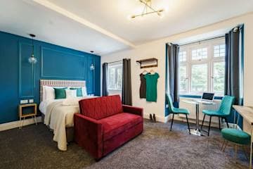 The Adelphi | King & Sofa Bed Studio