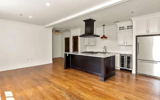 Modern 2BR/2Bath in Historic DeTonti Square in Downtown Mobile