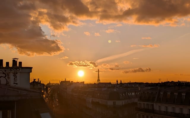 Eiffel Tower view apartment on Place de la République. Central Paris. - Picture 9