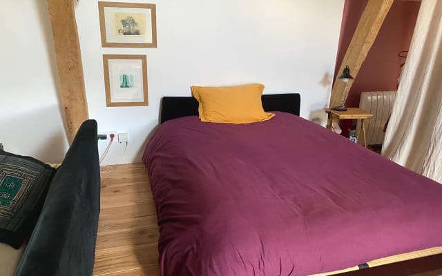 Shared room, house on the banks of the Loire.