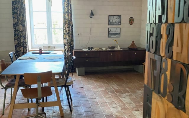 C&dr!c's listing on misterb&b - The large dining room