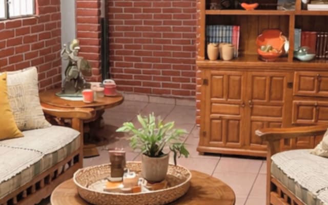 Schönes Haus in der Nähe des Stadtzentrums mit einem Privatzimmer mit...