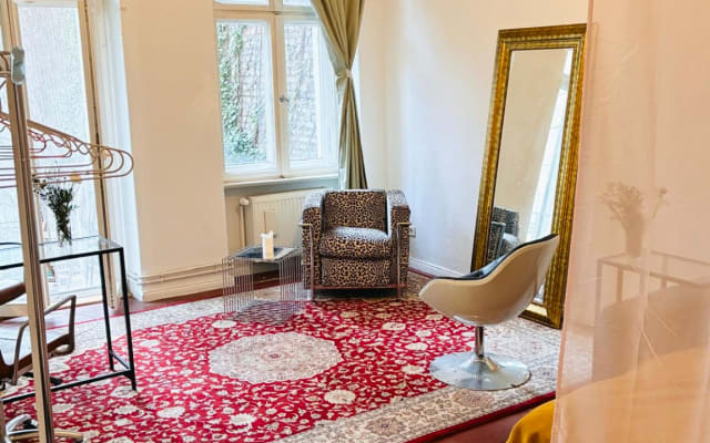 Bonita habitación con balcón en Kreuzberg/Kreuzkölln
