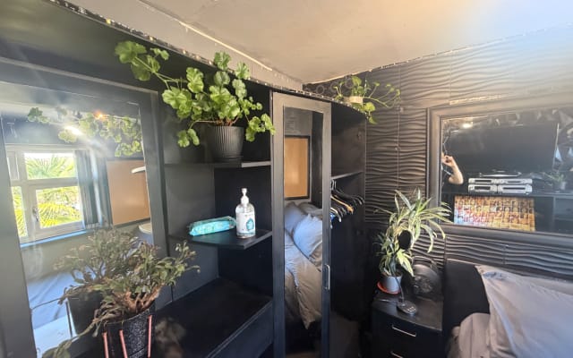 Stylish Double Room | Metro 5 mins | LGBTQ Friendly Home - Picture 7