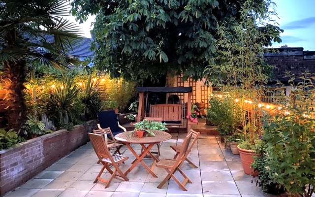 Stylish Double Room | Metro 5 mins | LGBTQ Friendly Home - Picture 15