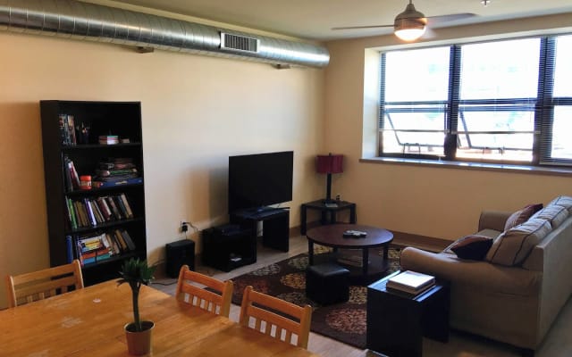 Private Room in Cozy Apt.