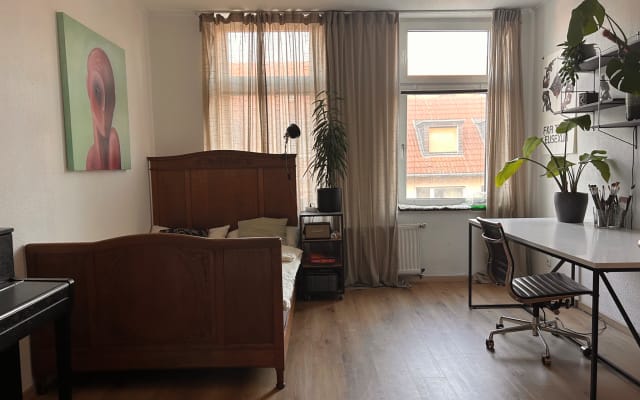 Luminosa camera privata per il lavoro e il tempo libero a Essen Steele