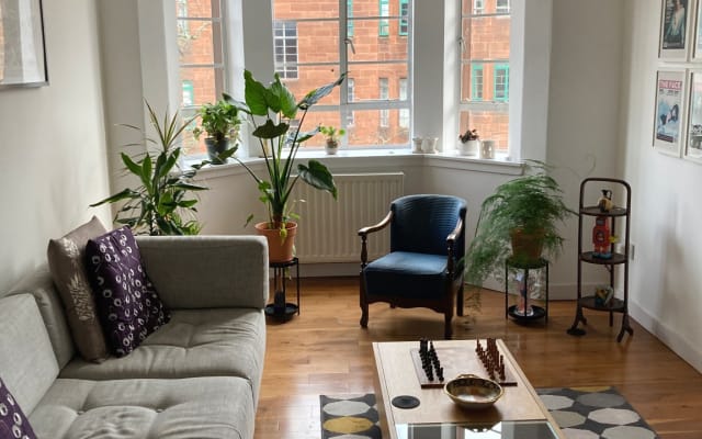 Zeitgemäßes, helles Dachgeschoss-Duplex im West End von Glasgow.