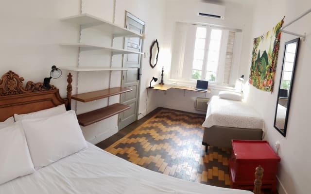 Carlos's listing on misterb&b - Large, comfortable room.