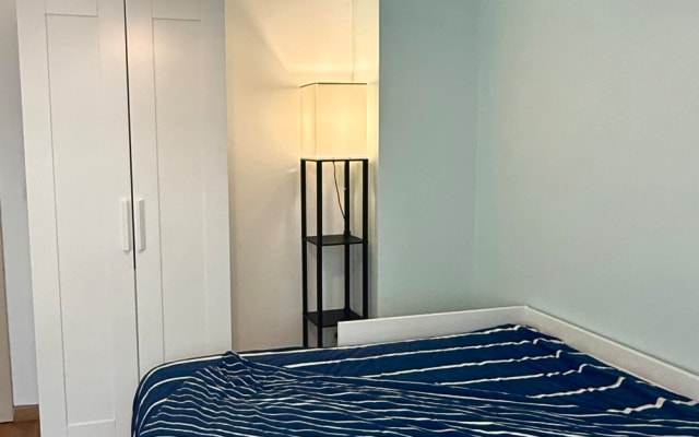Chambre confortable à Bruxelles avec salle de bain et toilettes privées