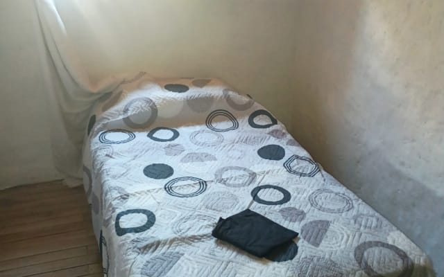 habitación en cabaña cerca a 50 minutos de Medellín, aire puro, paz