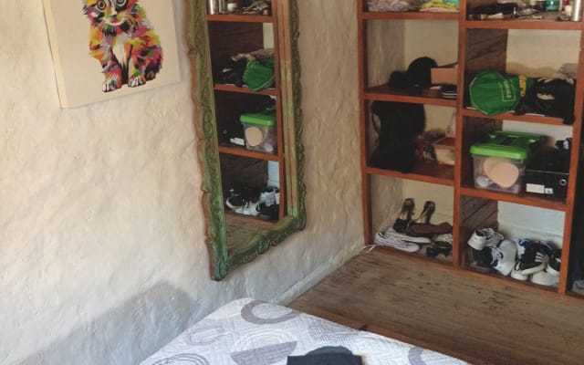 habitación en cabaña cerca a 50 minutos de Medellín, aire puro, paz