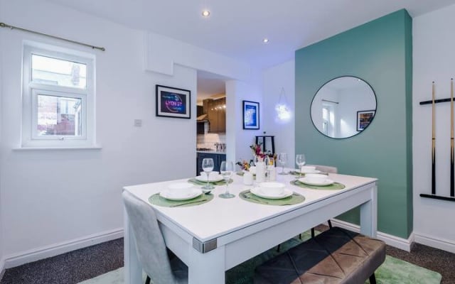 Maison confortable 2BR | Entrepreneurs | Table de billard, Parking