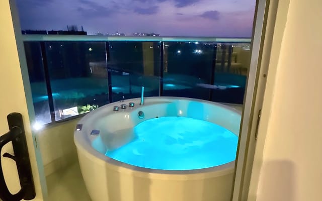 Lujoso apartamento VIP de 3 dormitorios balcón privado con jacuzzi vista al mar
 - Foto 27