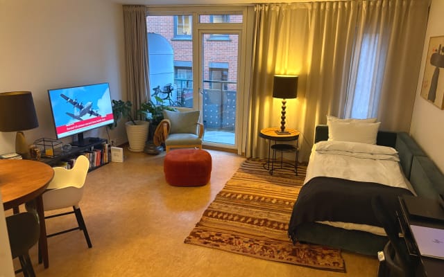 Ruhig und zentral - Großes Zimmer, TV & Balkon - Frühstück inklusive