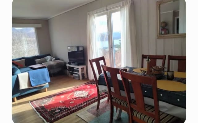 Willkommen in den schönen Hardangerfjorden
Schönes Haus in Strandnähe.