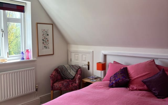 Quiet double room with own bathroom within house with great views