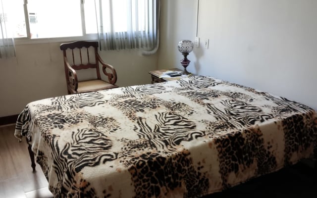 Room in Praia do Canto near Praia da Guarderia and Triângulo.