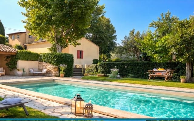 Golf d'Aix en Provence, air-conditioned 18th century farmhouse with...