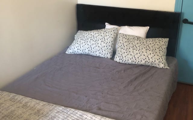 Stanza condivisa nel cuore del quartiere gay di Providencia