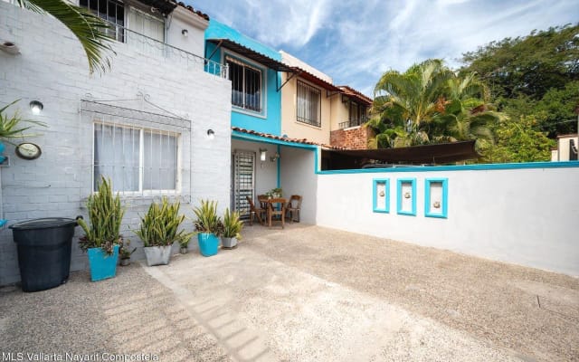 curl house! mins away from airport, conventions, univa...
beaches,