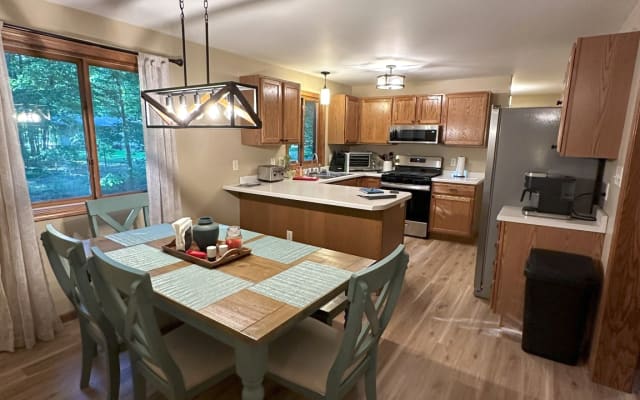 Cozy Northern Michigan retreat near local ski/golf resorts