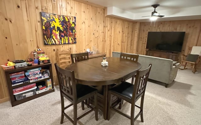 Cozy Northern Michigan retreat near local ski/golf resorts