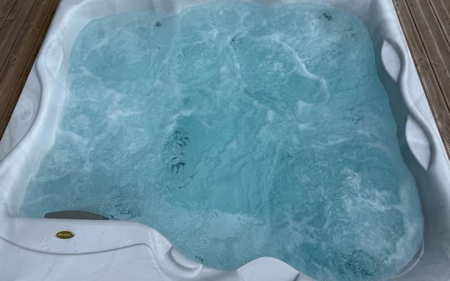 Frédéric's listing on misterb&b - Jacuzzi brand spa for 4 people, including one recliner.