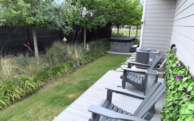 New House with Hot Tub in South Austin, just 20 mins from downtown.
