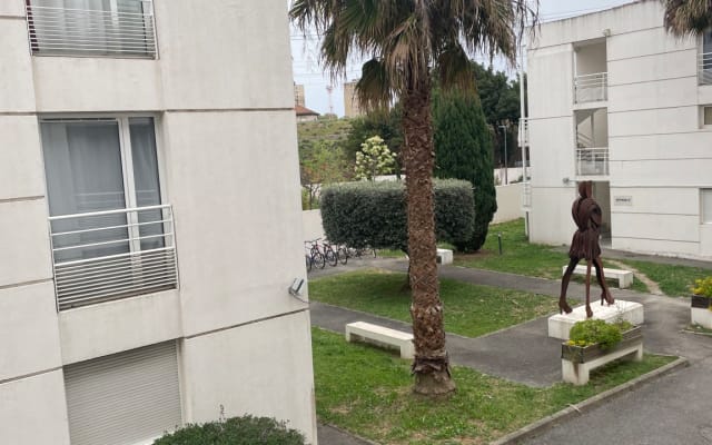 Kleine Wohnung Typ T2, mit separatem Wohnzimmer Balkon und Parkplatz