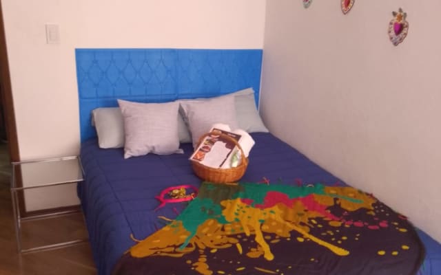 Hermosa Recamara con su baño tengo servicio  comida  menu y sap
