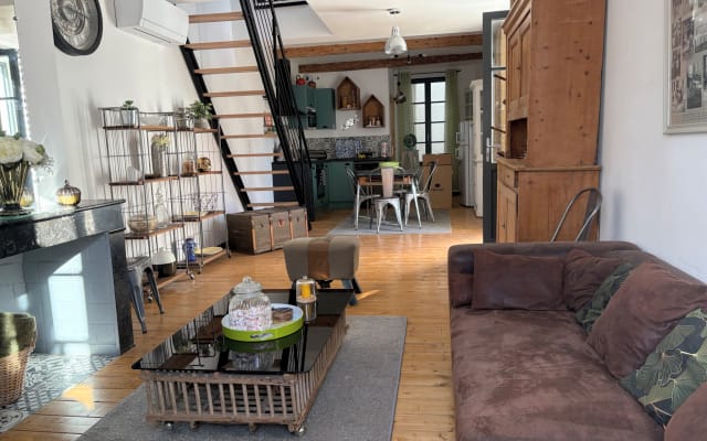 Casa de viticultor no centro da aldeia, perto das praias