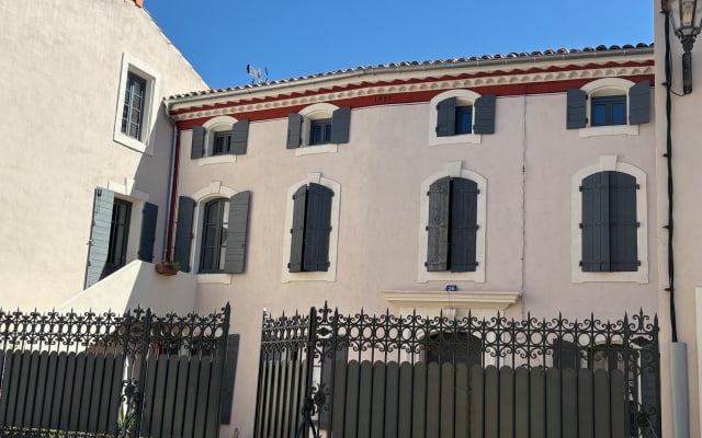 Casa de viticultor no centro da aldeia, perto das praias